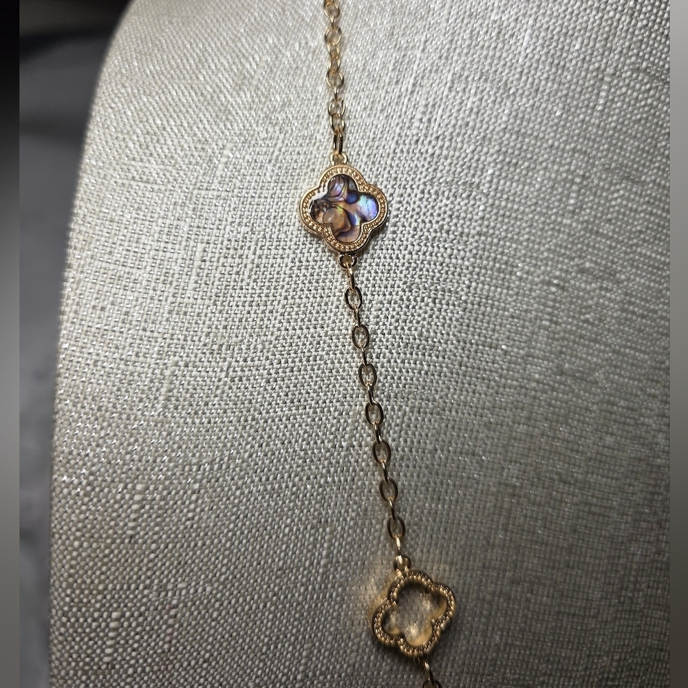 T Tahari Elegant Gold Flower Necklace 24" Adjust - Picture 4 of 10